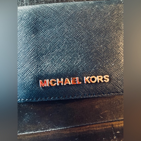 Michael Kors Wallet - Picture 2 of 13